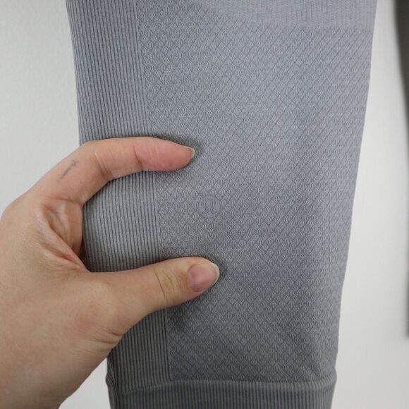 Lululemon Size 4 Seamlessly Street Crop Heathered Medium Grey Leggings - Picture 12 of 12